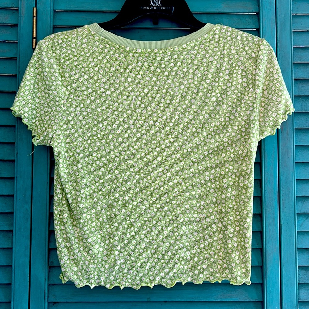 Heart Hips Light Green Juniors Floral Short Sleeve Top - Picture 5 of 5
